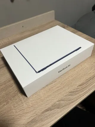 MacBook Air Apple