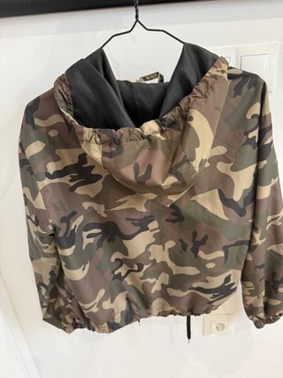 Chaqueta Cortavientos Camuflada Talla S