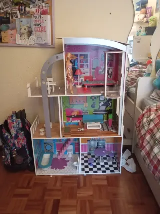 Casa de muñecas grande con accesorios