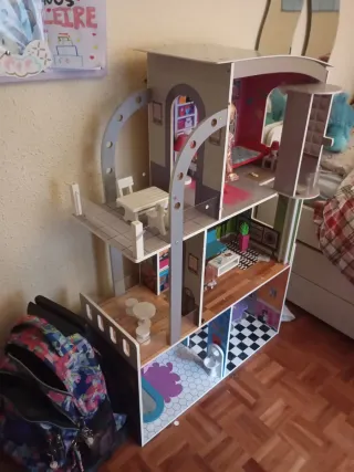 Casa de muñecas grande con accesorios