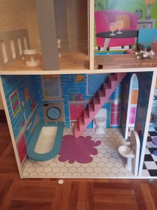 Casa de muñecas grande con accesorios