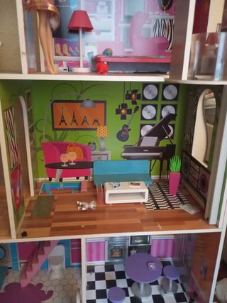 Casa de muñecas grande con accesorios