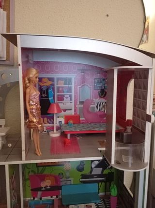 Casa de muñecas grande con accesorios