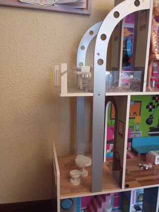 Casa de muñecas grande con accesorios