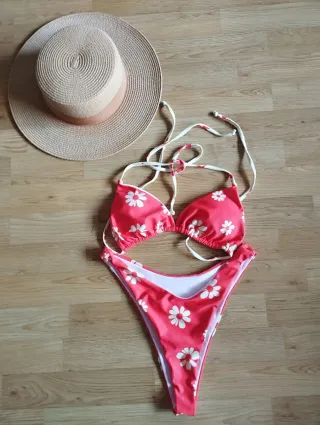 Bikini estampado floral rosa y blanco
