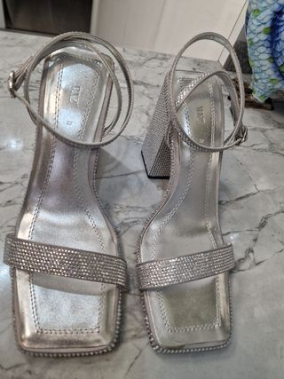 Sandalias de tacón con cristales plateadas