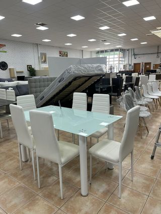 Mesa Con 6 Sillas Blancas - Comedor Nuevo
