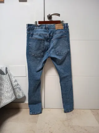 Pantalón vaquero skinny Bershka talla 44