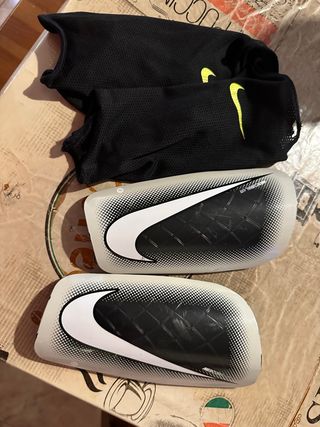 Espinilleras Nike Mercurial Talla M