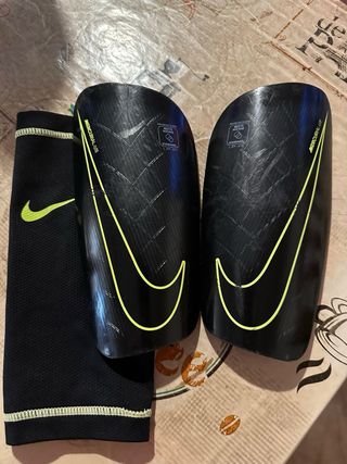 Espinilleras Nike Mercurial Talla M
