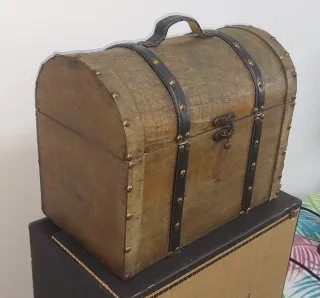 Cofre antiguo de madera