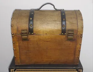 Cofre antiguo de madera