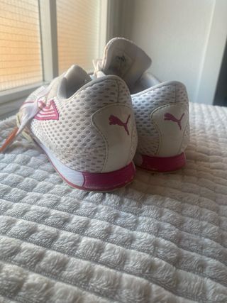 2 pares de Zapatillas Puma Blancas y Rosas