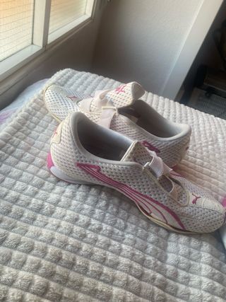 2 pares de Zapatillas Puma Blancas y Rosas