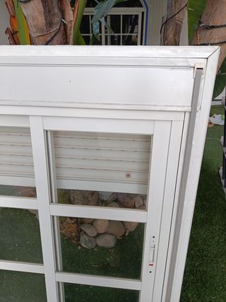 Ventana corredera aluminio con persianay rejas 