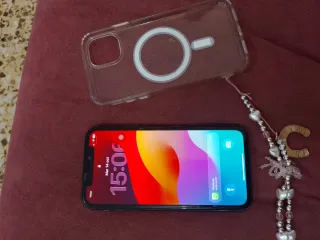 iPhone 11 con custodia trasparente