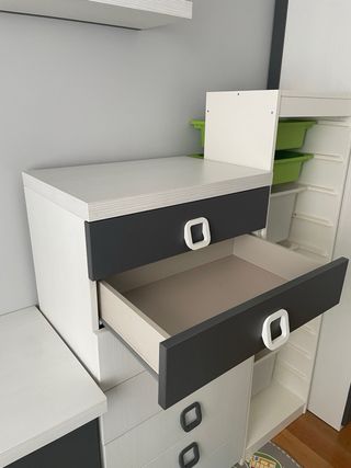 Mesa y cómoda infantil