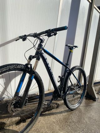 Bicicleta de montaña Cube