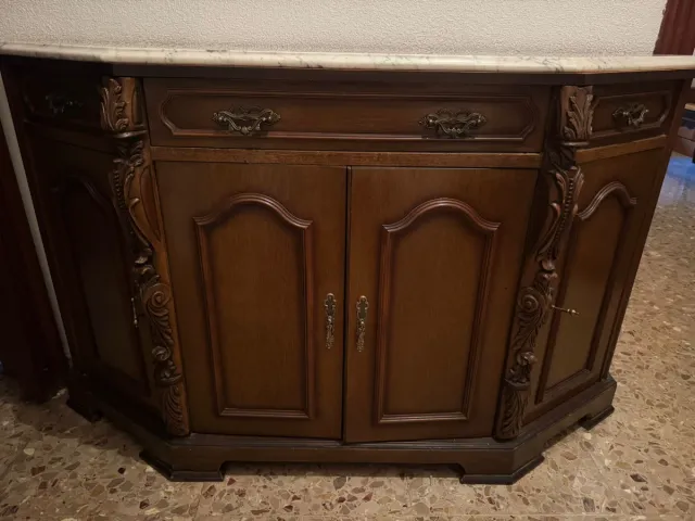 Aparador de entrada de madera y mármol