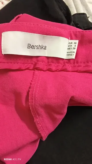 Pantalones rosas anchos