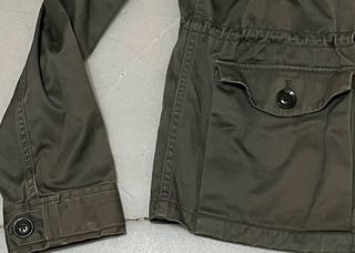 Chaqueta verde con capucha