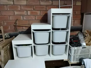 Mueble organizador escalonado IKEA