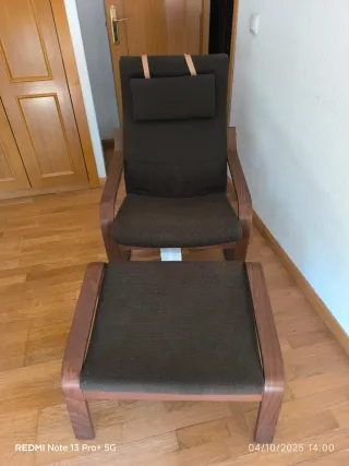 Sofá relax tela y madera.
Sillón y reposapiés.