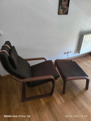 Sofá relax tela y madera.
Sillón y reposapiés.