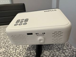 Mini proyector VOPLLS con trípode