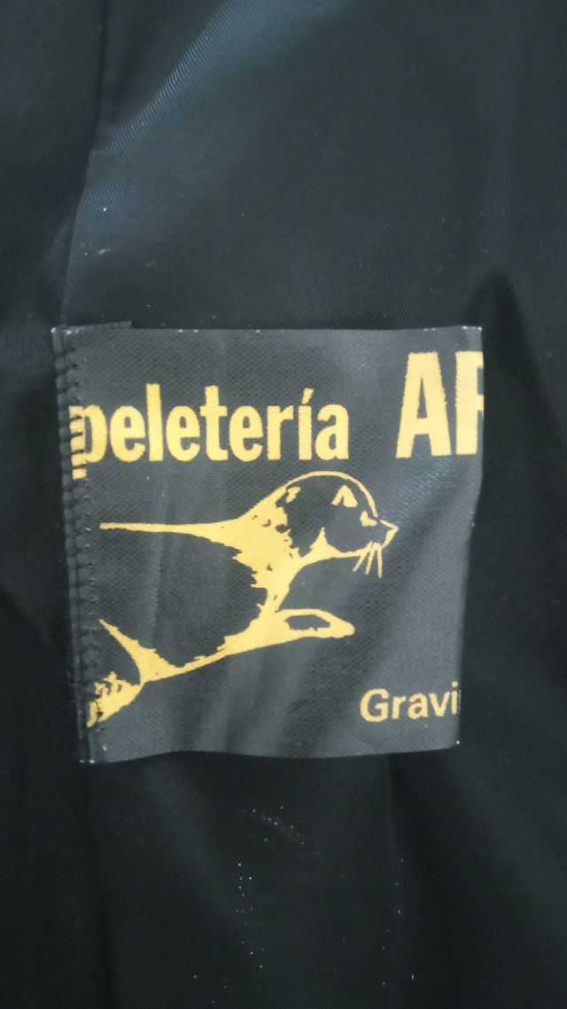 Abrigo de piel Karakul negro