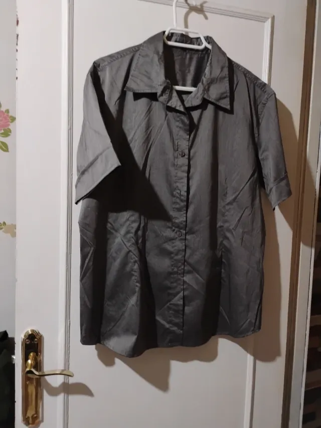 Camisa gris manga corta