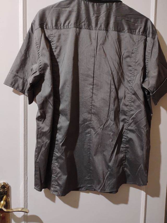 Camisa gris manga corta
