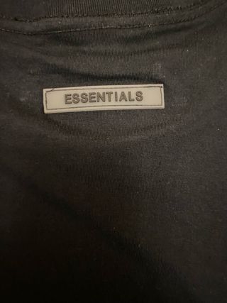 Camiseta Essentials Negra