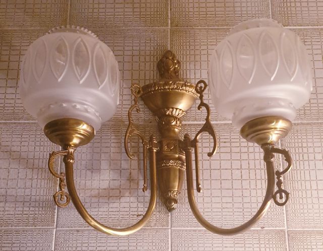 Aplique de pared dorado y transparente