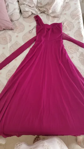Vestido de fiesta rosa con pedrería