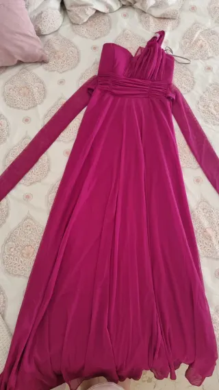 Vestido de fiesta rosa con pedrería
