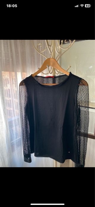 Camiseta Carolina Herrera Negra Manga Transparente