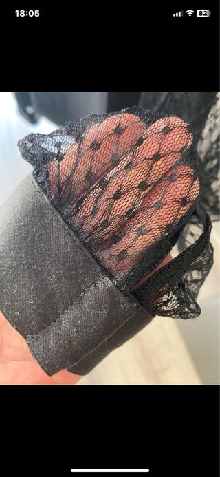 Camiseta Carolina Herrera Negra Manga Transparente
