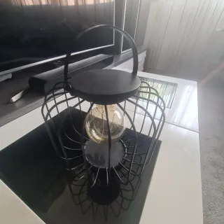 Lámpara de mesa industrial negra