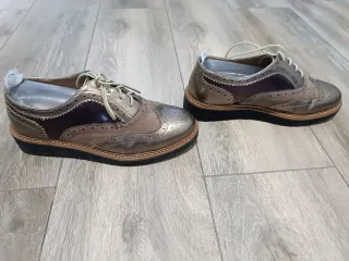 Zapatos charol beige/plata