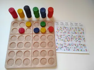 Juego de mesa artesanal de madera