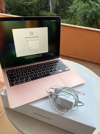 MacBook Air 13” 2020 Intel i3 / 8GB RAM / 256GB