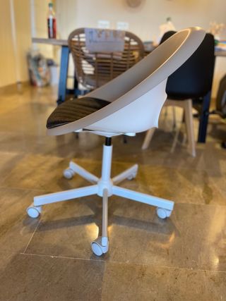 Silla de oficina Ikea beige y negra