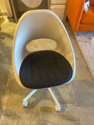 Silla de oficina Ikea beige y negra