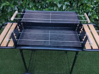 Barbacoa de carbón con ruedas