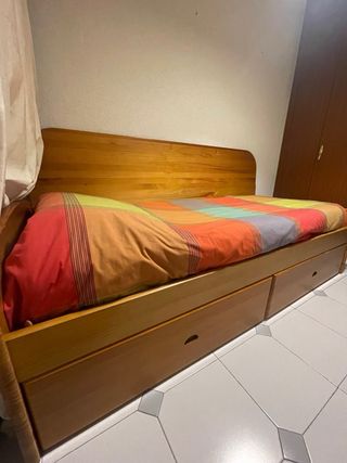 Letto in legno di pino massiccio