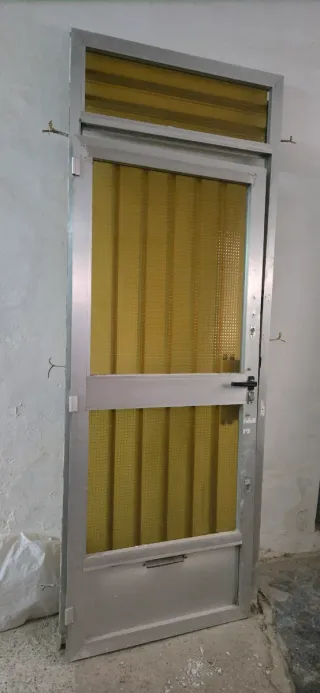 Puerta aluminio entrada con cristal