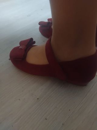 Zapatos niña serraje burdeos lazo 35