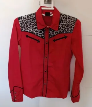 Camisa leopardo roja estilo vaquero country rock 