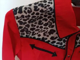 Camisa leopardo roja estilo vaquero country rock 